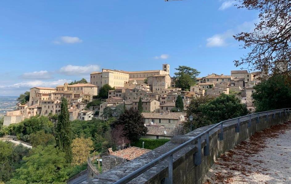 Appartement Il Rifugio Dell' Artista à Todi Extérieur photo